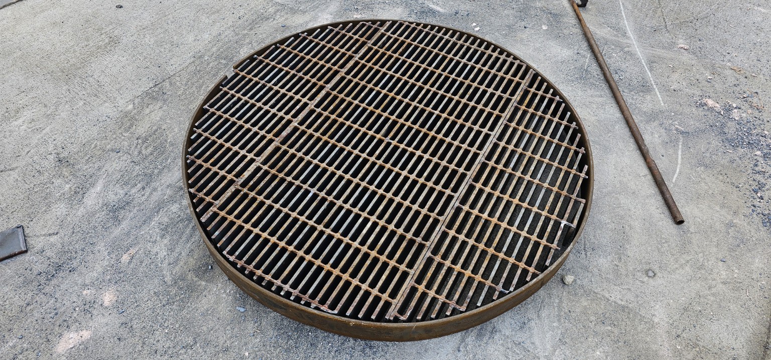 Custom steel mesh grate
