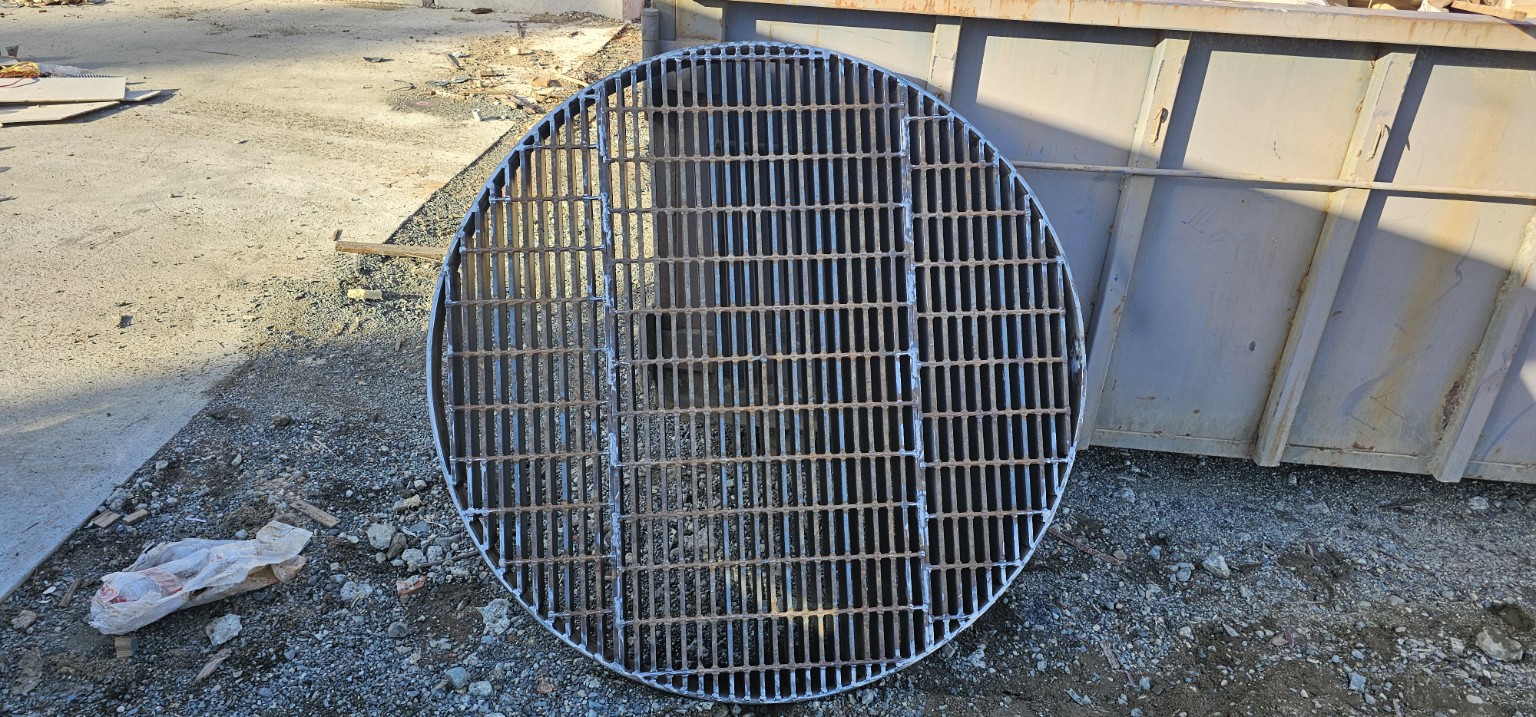 Fabricated circular steel grate